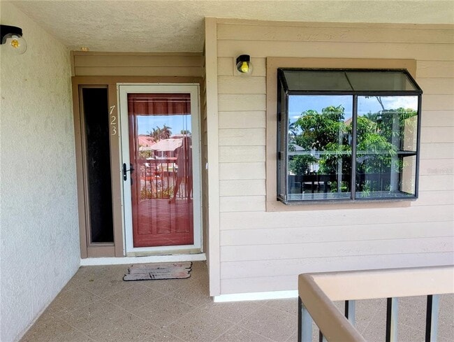 Building Photo - 3850 Mariners Walk