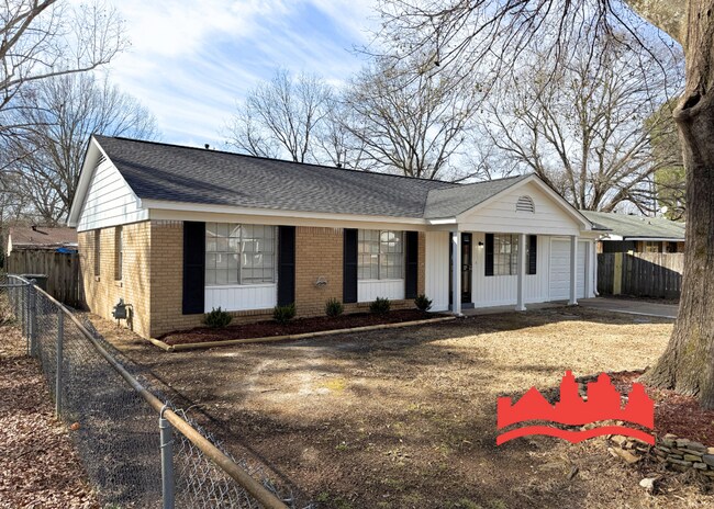 Building Photo - 2567 Thackery Dr