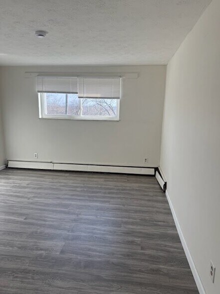 Building Photo - 2324 Iroll Ave