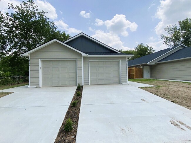 UPDATED DUPLEX!!! with Garage - UPDATED  DUPLEX!!! with Garage