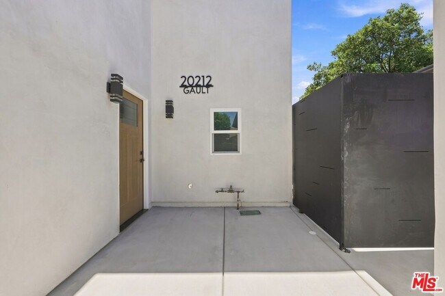 Building Photo - 20212 W Gault St