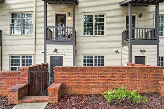 Building Photo - 3371 Dogwood Dr