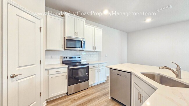 Building Photo - BRAND NEW! OUTSTANDING 3 BED/2 BATH VILLA ...