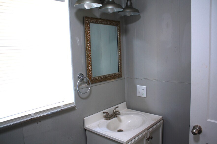 Building Photo - 1317 Avenue C