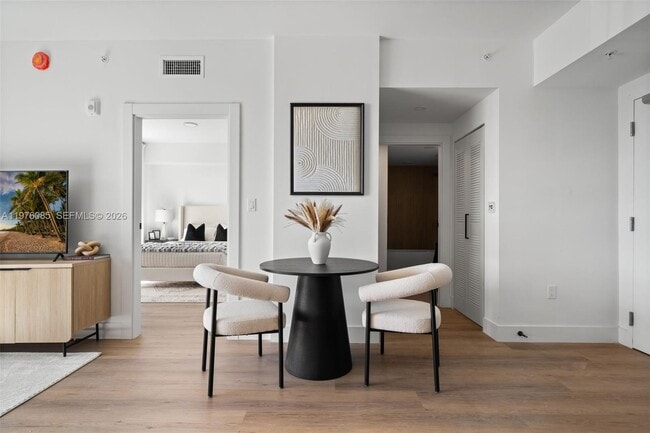 Building Photo - 2479 NE 192 St