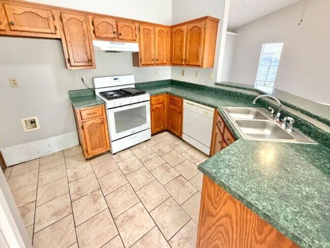 Building Photo - 3 Bedroom 2 Bath In Southaven