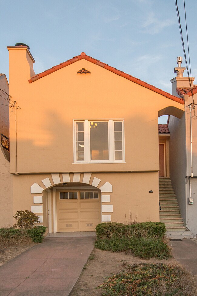 Building Photo - 2126 30th Ave