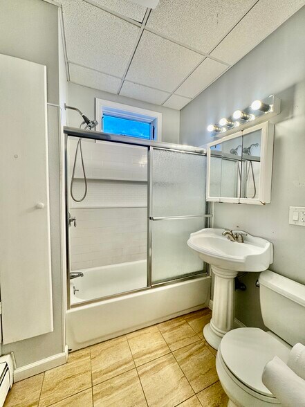 Building Photo - 372 Prospect St