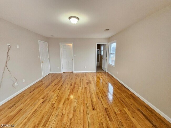 Building Photo - 587 Madison Ave