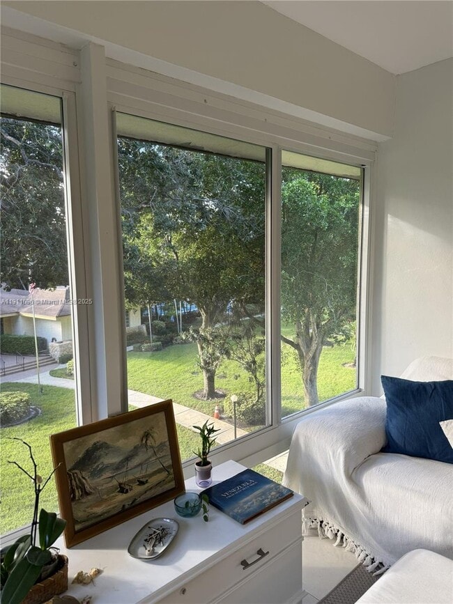 Building Photo - 5141 W Oakland Park Blvd