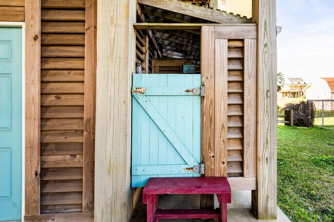 Building Photo - 820 Sandollar