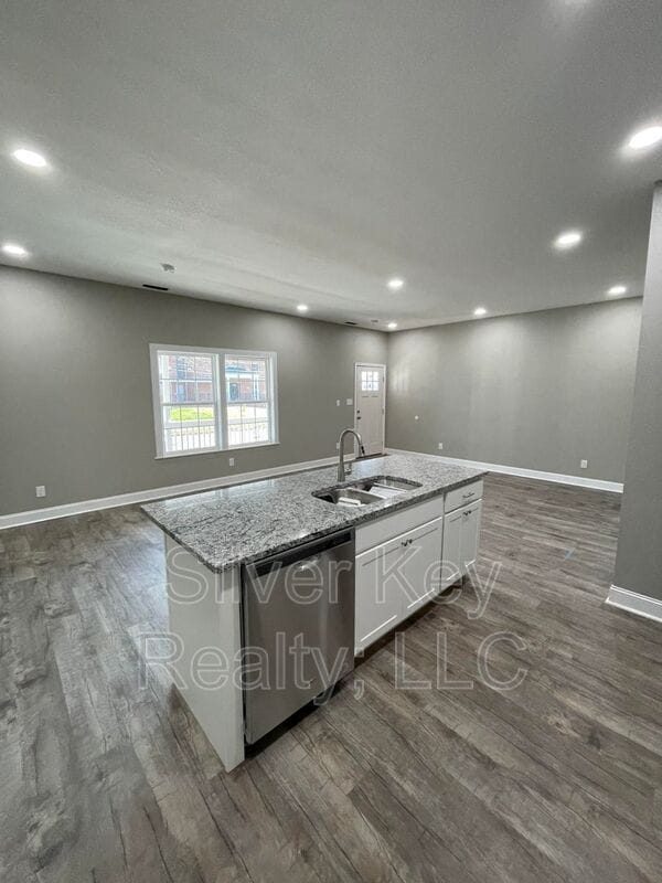 Building Photo - 402 Ingleside Ave