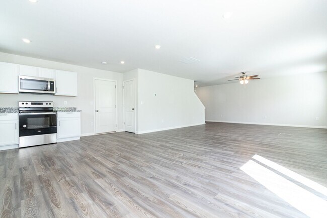 Building Photo - 104 Ashwood Ave