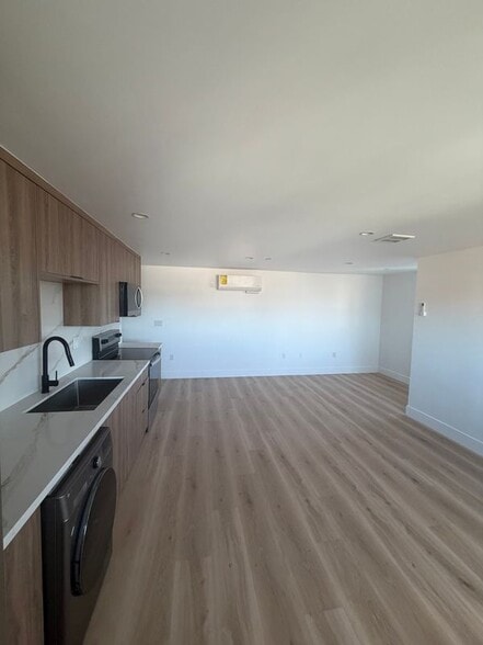 Building Photo - 3209 W 18th St