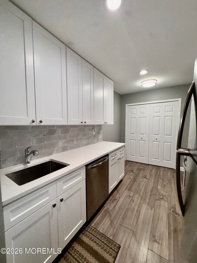 Building Photo - 119 Amberly Dr