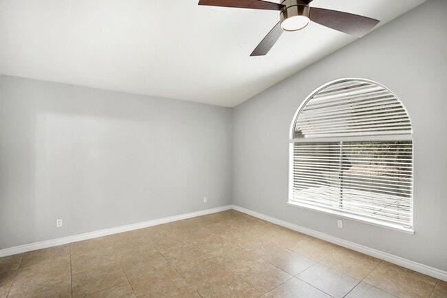 Building Photo - 3 Bed, 2 Bath Single Story West Vegas Beauty