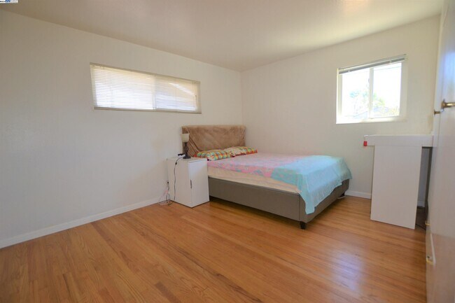 Building Photo - 4652 Wheeler Dr