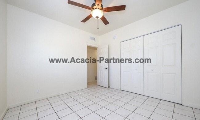 Building Photo - Historic Four Bedroom HOme