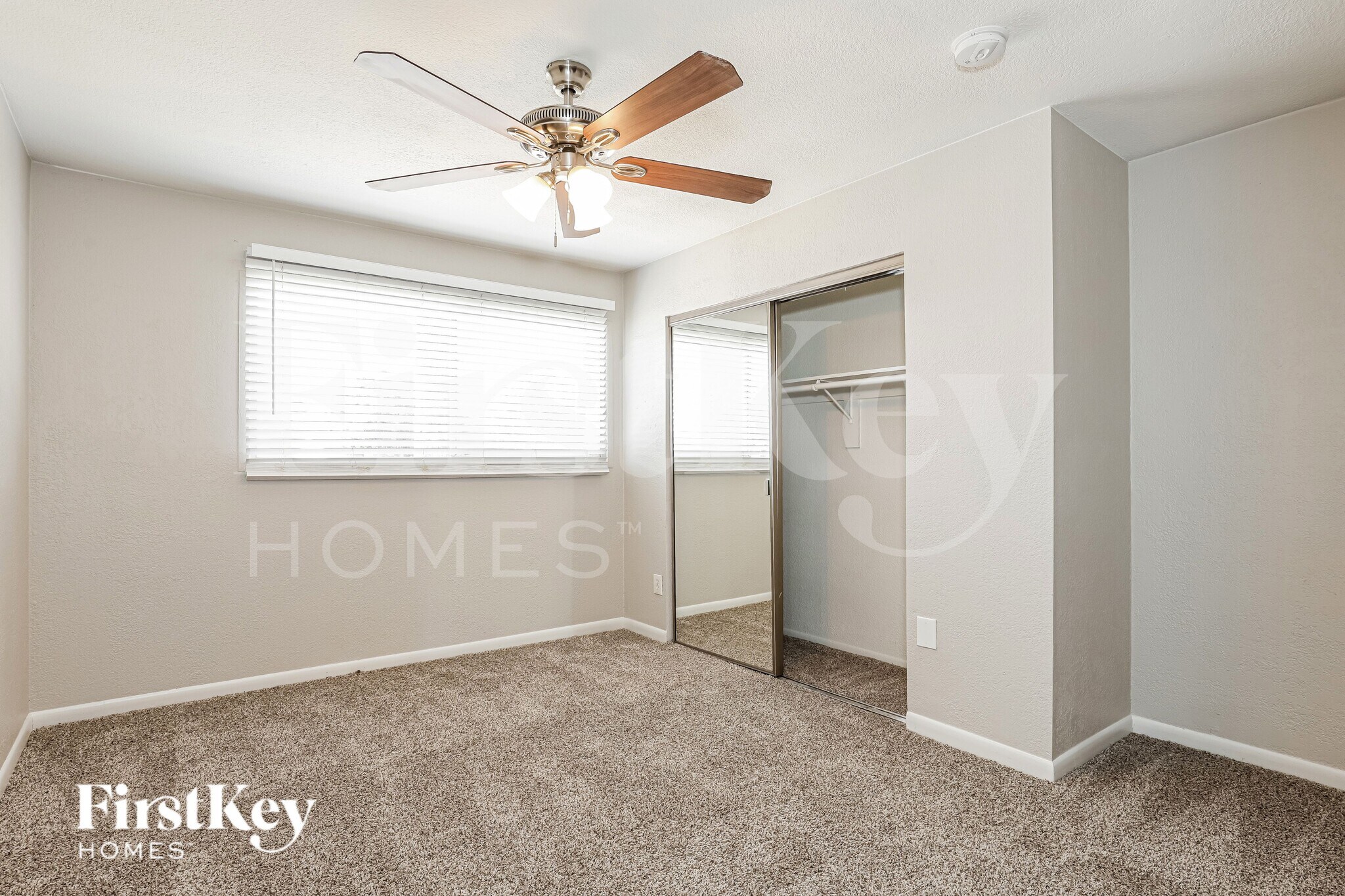 Building Photo - 4606 W Rose Ln