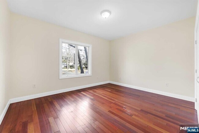 Building Photo - 831 Pascack Rd