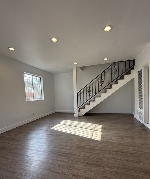 Building Photo - 1505 S Dunsmuir Ave