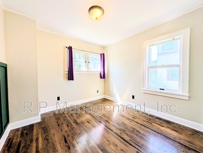 Building Photo - 636 Gotzian St
