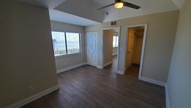 Building Photo - Oceanfront Poolside 2/2 Condo