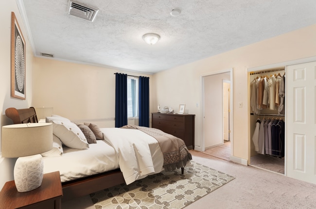 Building Photo - Spacious Duplex in the Heart of South Side Flats