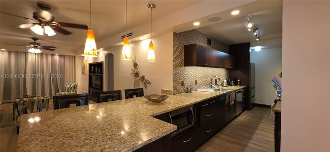 Building Photo - 4001 S Ocean Dr