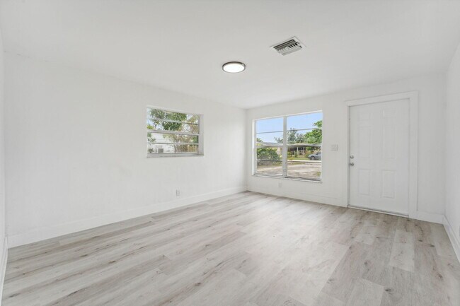 Building Photo - 448 NW 3rd Ave