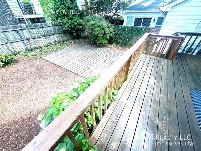 Building Photo - 2709 Selwyn Ave