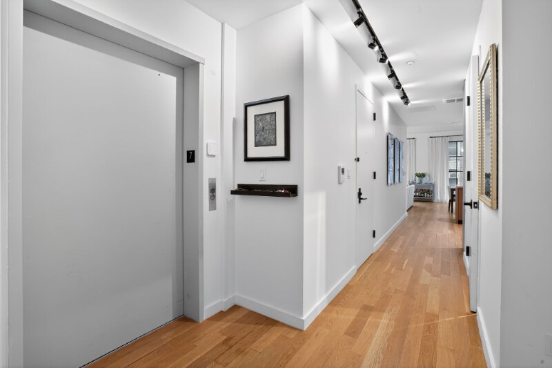 Building Photo - 441 W 37th St
