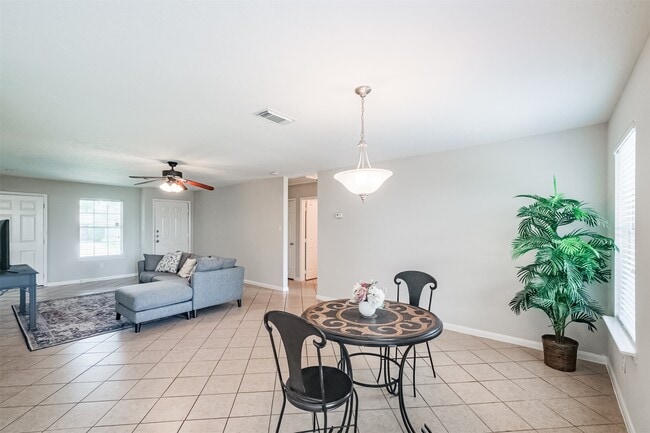 Building Photo - 16783 N Bob White Dr