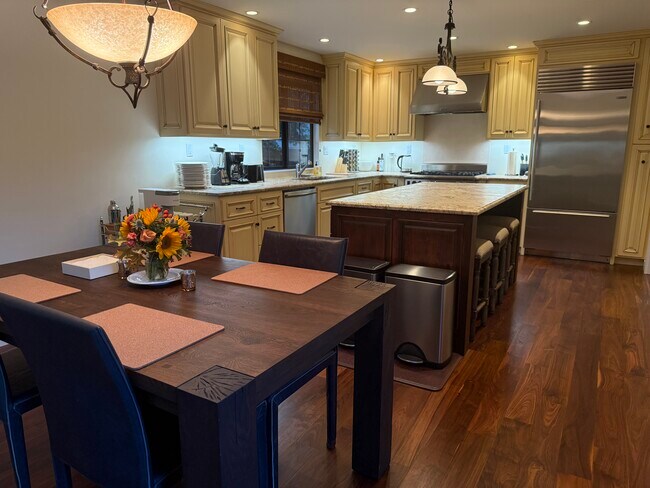 Building Photo - 6484 Heather St