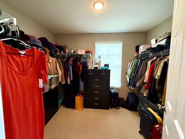 Master bedroom closet - 6855 Charlestown Ln