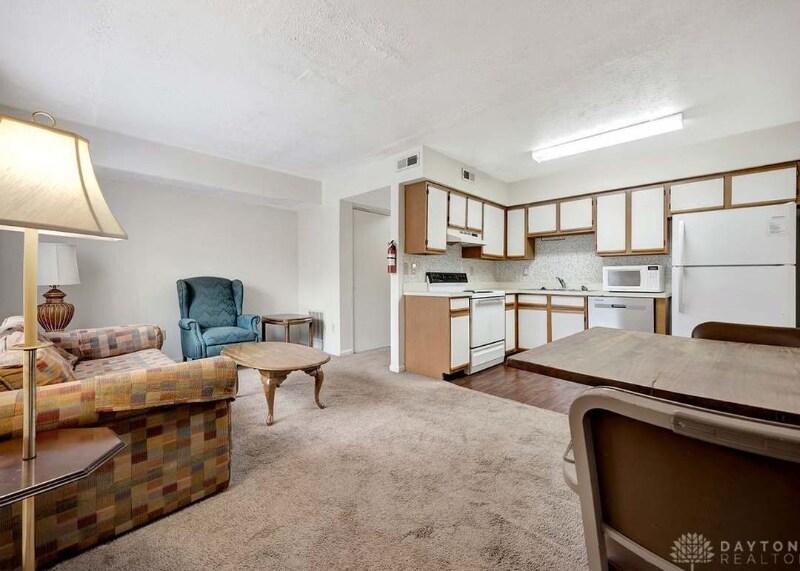 Primary Photo - 978 Irving Ave