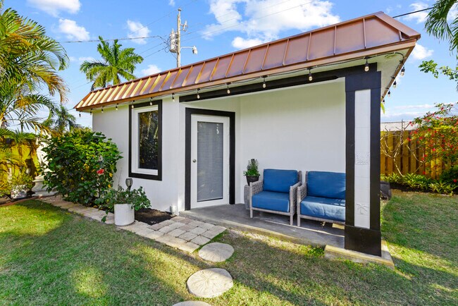 Building Photo - 4780 SE Bayshore Terrace