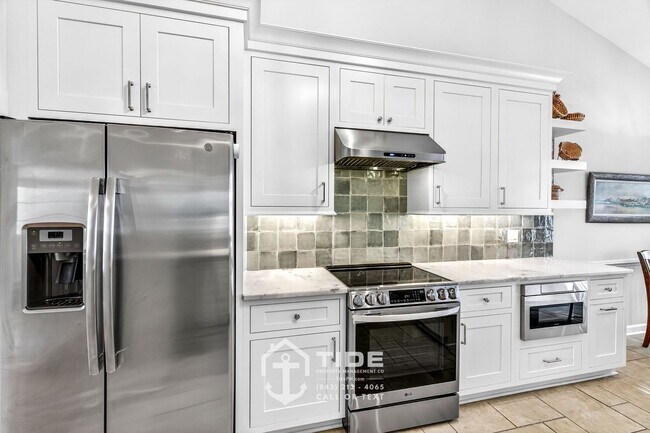 Building Photo - Spacious Retreat in Mt. Pleasant