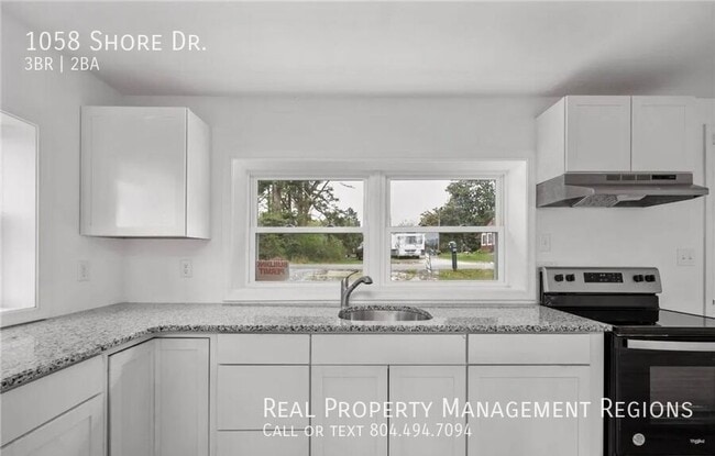 Building Photo - 1058 Shore Dr