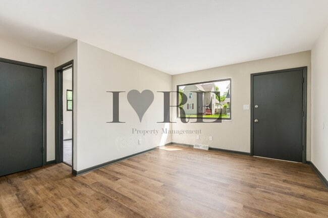 Building Photo - 85 Stevens Ave