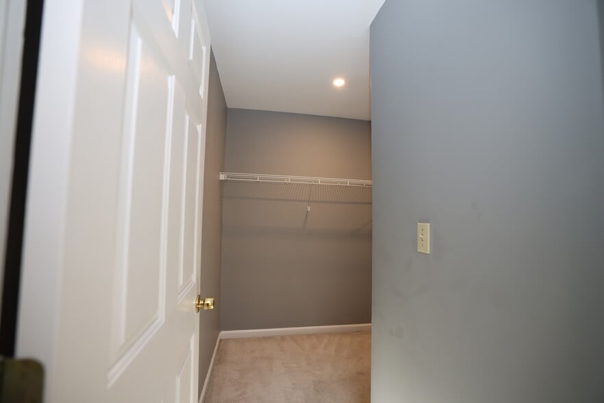 Her Closet - 852 Lincoln Ave