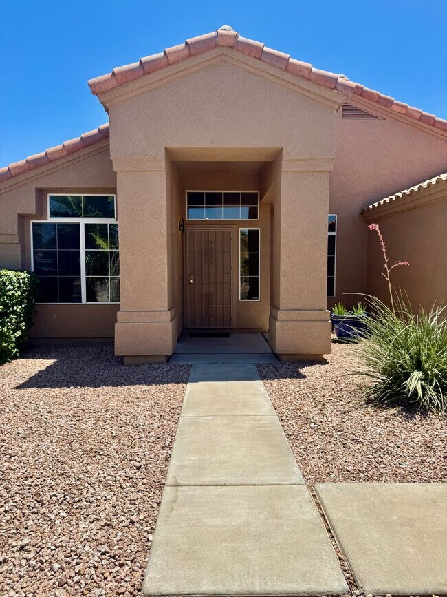 Building Photo - Meticulously Maintained 3 Bedroom + Den Single Level Home! Fantastic Low Backyard.