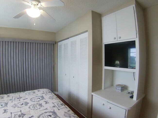Building Photo - 133 Normandy Ln