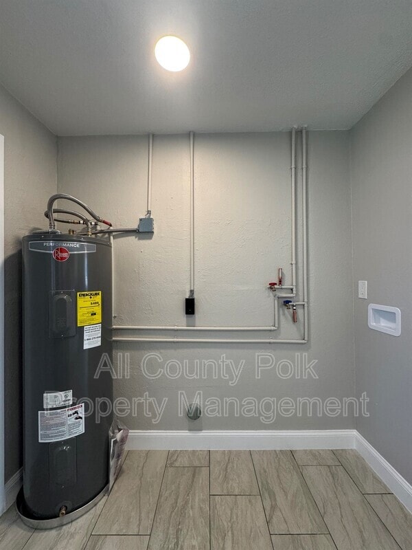 Building Photo - 411 S Cornelia Ave