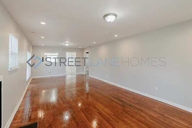 Building Photo - 3237 Beech Ave SW