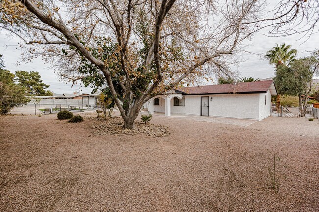 Building Photo - Charming one-story house