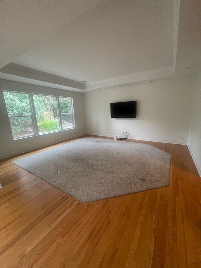 Building Photo - Beautiful 4 Bedroom on 2.5 Acres!