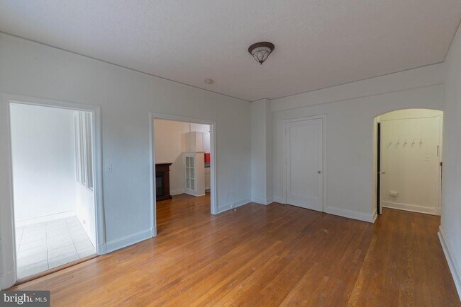 Building Photo - 2032 Belmont Rd NW