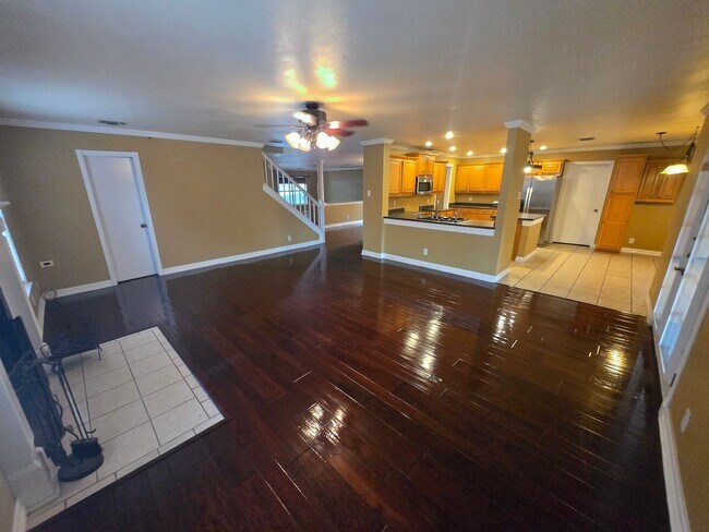 Building Photo - 8007 Sunshine Trail Dr