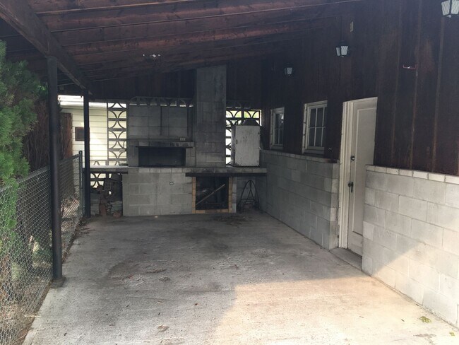 Building Photo - ***Coming Soon mid-July***Great Shadle Home